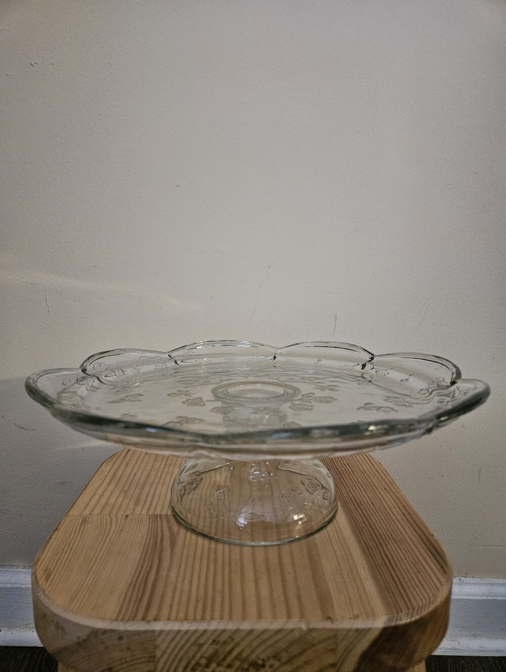 Source Unknown Clear Glass Scalloped Pedestal Cake Stand
